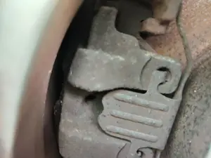 Foto de PINZA DE FRENO DELANTERA DERECHA BMW SERIE 3 BERLINA (E90) 2.0 Turbodiesel CAT (143 CV / 105 KW)