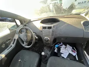 Foto de SALPICADERO TOYOTA YARIS (KSP9/SCP9/NLP9) 1.3 16V CAT (101 CV / 74 KW) referencia 553030D060E0
