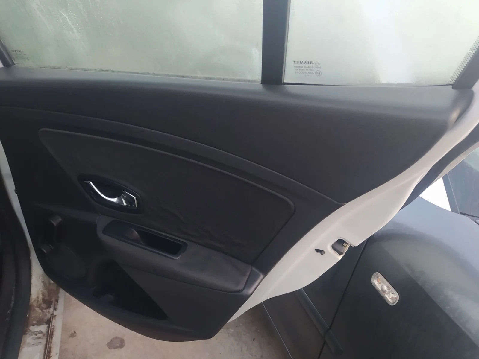 Foto de RETENEDOR PUERTA RENAULT MEGANE III BERLINA 5P 1.6 16V CAT (101 CV / 74 KW) referencia 804303543R