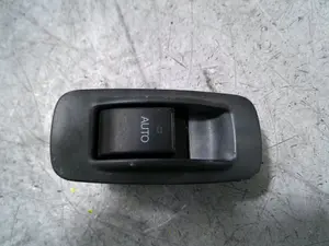 Foto de MANDO ELEVALUNAS TRASERO DERECHO TOYOTA COROLLA (E12) 1.6 16V (110 CV / 81 KW) referencia 8480102411B1