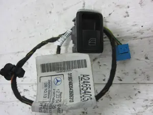 Foto de MANDO ELEVALUNAS DELANTERO DERECHO MERCEDES-BENZ CLASE GLA (BM 156) 2.1 CDI CAT (136 CV / 100 KW) referencia A2049058102