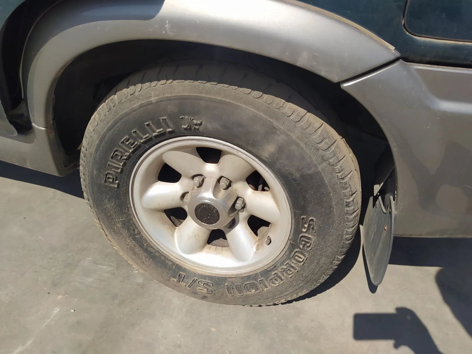 Foto de PASO RUEDA TRASERO IZQUIERDO SSANGYONG MUSSO 2.9 Turbodiesel CAT (120 CV / 88 KW)