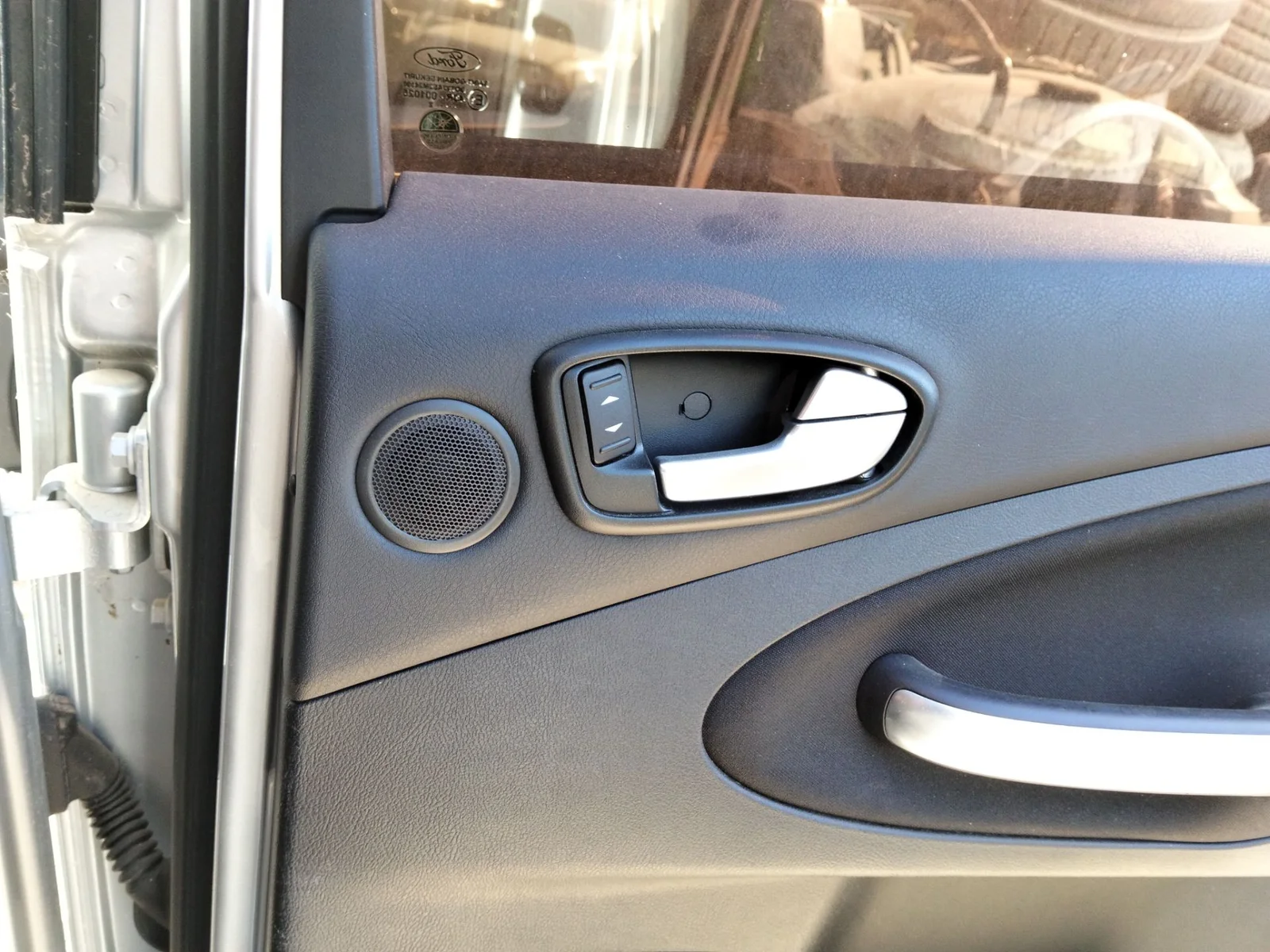 Foto de MANDO ELEVALUNAS TRASERO DERECHO FORD S-MAX (CA1) 2.0 TDCi CAT (131 CV / 96 KW)