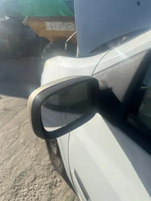Foto de RETROVISOR IZQUIERDO RENAULT CLIO III 1.5 dCi Diesel (68 CV / 50 KW) referencia 7701071870 foto 2