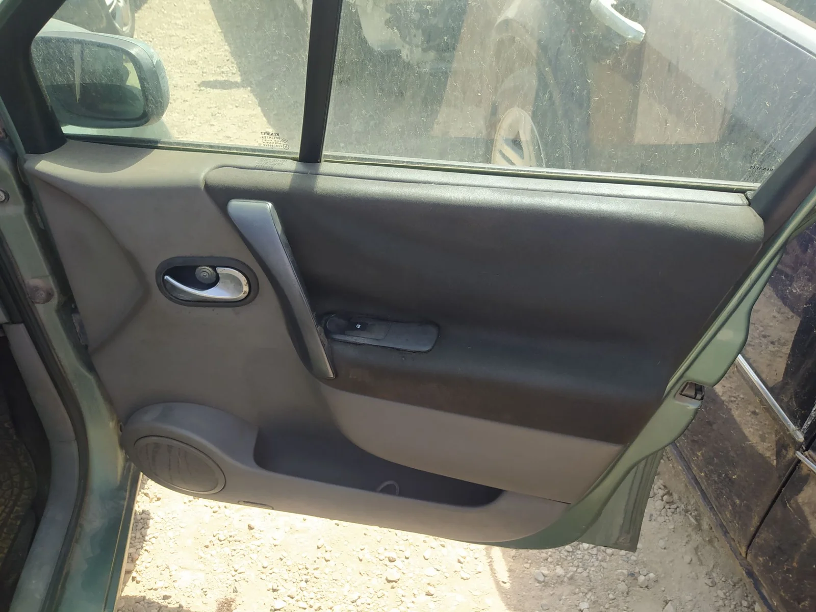 Foto de RETENEDOR PUERTA RENAULT SCENIC II (JM) 1.5 dCi Diesel (101 CV / 74 KW)
