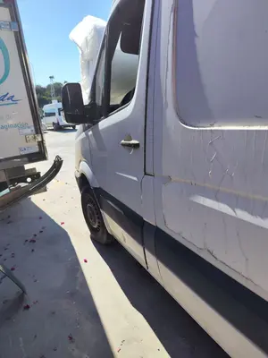 Foto de PUERTA DELANTERA IZQUIERDA MERCEDES-BENZ SPRINTER II FURGÓN 2.1 CDI CAT (88 CV / 65 KW) referencia A9067200005