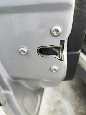 Foto de CERRADURA PUERTA DELANTERA IZQUIERDA OPEL ASTRA G BERLINA 1.7 16V DTI CAT (Y 17 DT / LR6) (75 CV / 55 KW) referencia 24444015