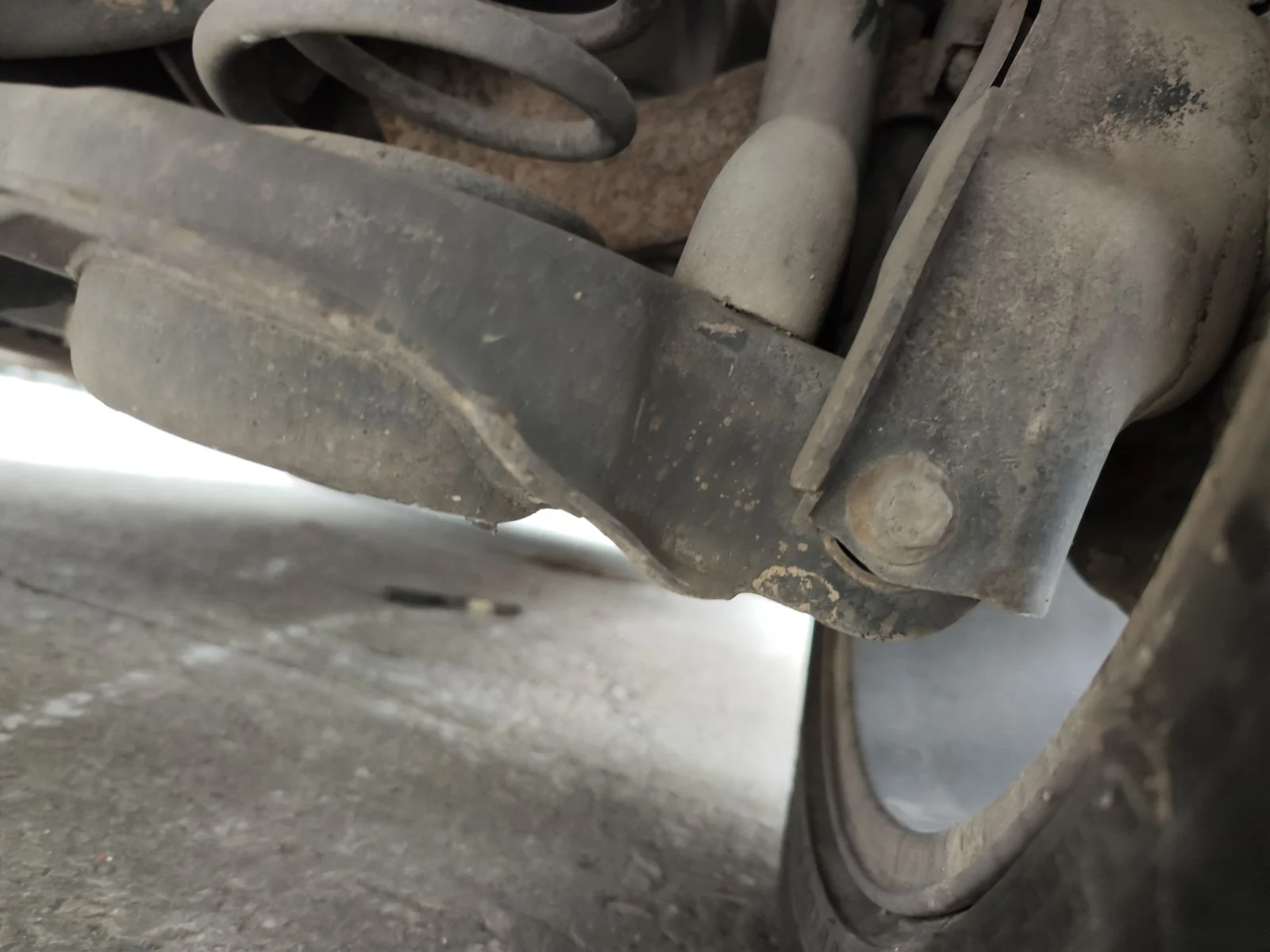Foto de BRAZO SUSPENSION TRASERO DERECHO FORD FOCUS BERLINA (CAP) 1.6 TDCi CAT (90 CV / 66 KW) referencia 1909108