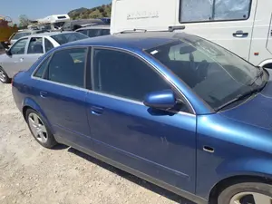 Foto de LUNA DELANTERA DERECHA AUDI A4 BERLINA (8E) 2.5 V6 24V TDI (180 CV / 132 KW) referencia 8E0845022D