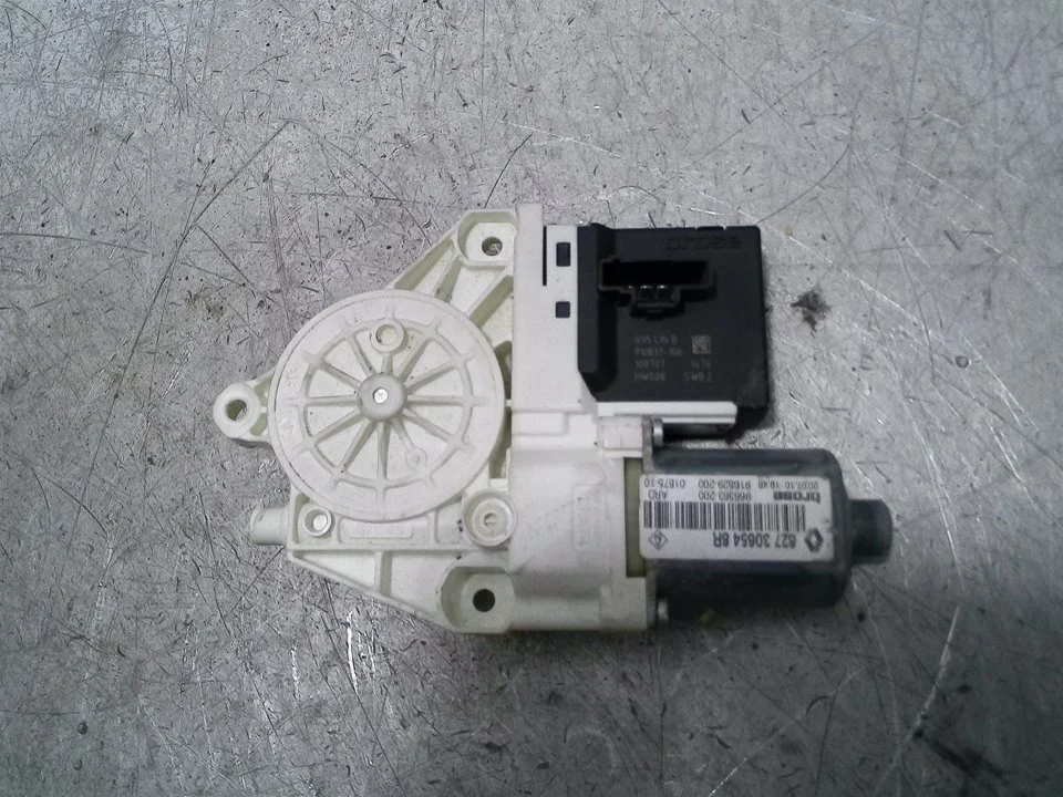Foto de MOTOR ELEVALUNAS TRASERO DERECHO RENAULT MEGANE III BERLINA 5P 1.5 dCi Diesel (106 CV / 78 KW) referencia 827306548R