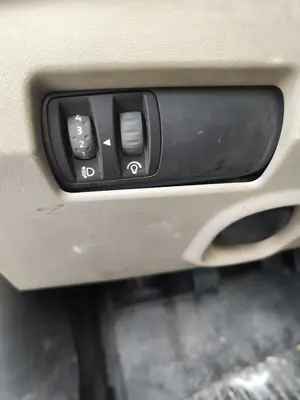 Foto de INTERRUPTOR RENAULT MEGANE II BERLINA 5P 1.5 dCi Diesel (101 CV / 74 KW)