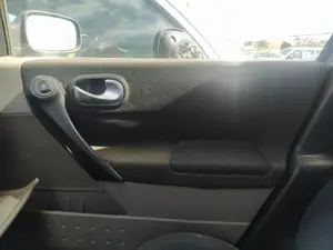 Foto de MANETA INTERIOR DELANTERA DERECHA RENAULT MEGANE II CLASSIC BERLINA 1.5 dCi Diesel (101 CV / 74 KW)