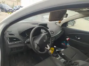 Foto de RETROVISOR INTERIOR RENAULT MEGANE III BERLINA 5P 1.5 dCi Diesel CAT (86 CV / 63 KW)