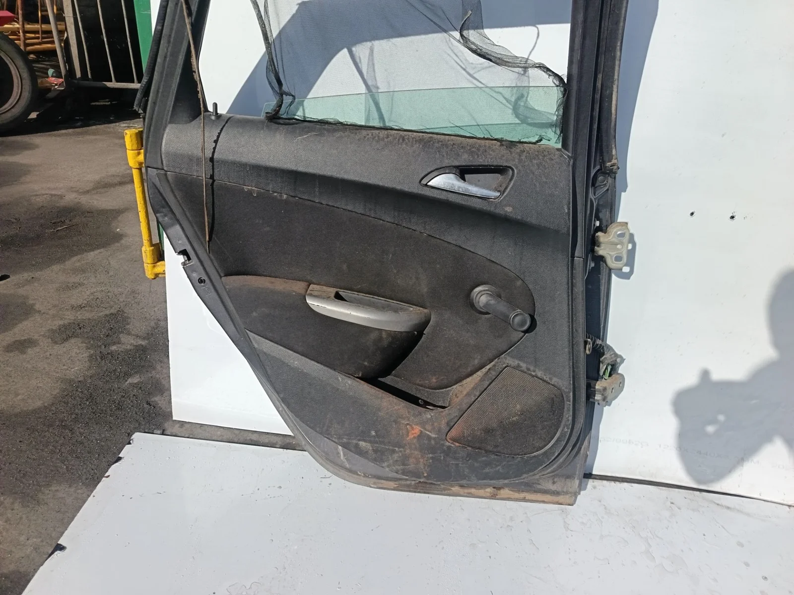 Foto de PUERTA TRASERA IZQUIERDA OPEL ASTRA J BERLINA 5P 1.7 16V CDTI (110 CV / 81 KW)