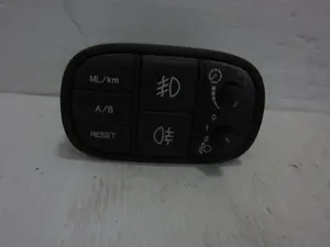 Foto de INTERRUPTOR JAGUAR S-TYPE (03.1999) 3.0 V6 24V CAT (238 CV / 175 KW) referencia 2R8311654