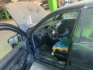 Foto de GOMAS CONTORNO PUERTA VOLKSWAGEN GOLF IV BERLINA (1J1)(10.1997) 1.9 TDI (101 CV / 74 KW)