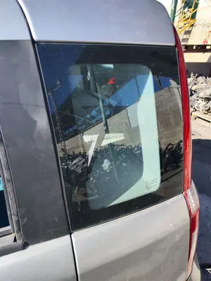 Foto de LUNA CUSTODIA TRASERA IZQUIERDA FIAT II PANDA (169) 1.2 CAT (60 CV / 44 KW)