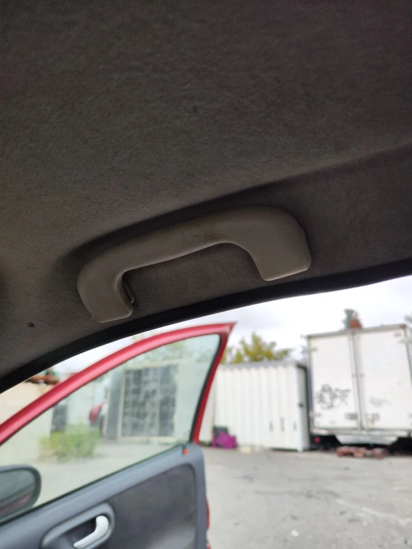 Foto de ASIDERO TECHO DELANTERO DERECHO OPEL CORSA C 1.2 16V CAT (Z 12 XEP / LB4) (80 CV / 59 KW) referencia 13110328
