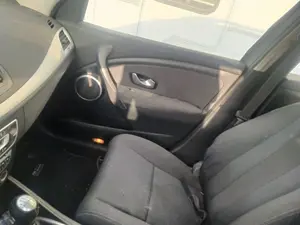 Foto de MANDO ELEVALUNAS DELANTERO DERECHO RENAULT MEGANE III SPORT TOURER 1.9 dCi Diesel (131 CV / 96 KW)