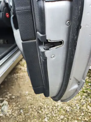 Foto de CERRADURA PUERTA DELANTERA DERECHA MERCEDES-BENZ CLK (BM 208) CABRIO 3.2 V6 18V CAT (218 CV / 160 KW) referencia A2087200435