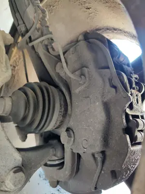 Foto de PINZA DE FRENO DELANTERA IZQUIERDA VOLKSWAGEN TOUAREG (7L6) 4.2 V8 32V FSI (350 CV / 257 KW) referencia 7L6615123T
