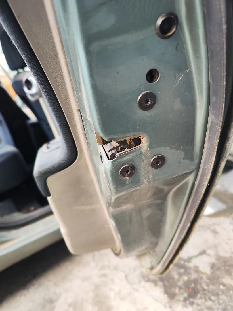 Foto de CERRADURA PUERTA TRASERA DERECHA RENAULT MEGANE II BERLINA 5P 1.5 dCi Diesel (101 CV / 74 KW) referencia 8200028430