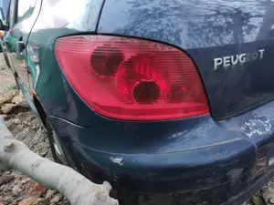 Foto de PILOTO TRASERO IZQUIERDO PEUGEOT 307 (S1)(04.2001) 1.6 16V CAT (109 CV / 80 KW) referencia 6350P3