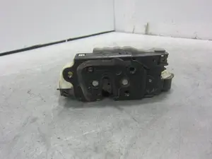 Foto de CERRADURA PUERTA DELANTERA DERECHA SEAT IBIZA BERLINA (6J5) 1.6 TDI (105 CV / 77 KW) referencia 5N1837016F