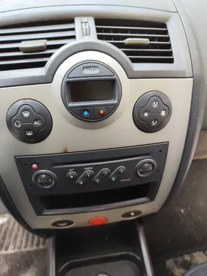 Foto de MANDO CALEFACCION / AIRE ACONDICIONADO RENAULT MEGANE II BERLINA 5P 1.5 dCi Diesel (101 CV / 74 KW)