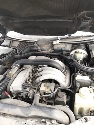 Foto de TORPEDO MERCEDES-BENZ CLASE E (BM 210) BERLINA 2.9 Turbodiesel CAT (129 CV / 95 KW)