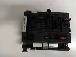 Foto de CAJA RELES / FUSIBLES PEUGEOT 307 (S1)(04.2001) 2.0 HDi CAT (90 CV / 66 KW) referencia 9643538080
