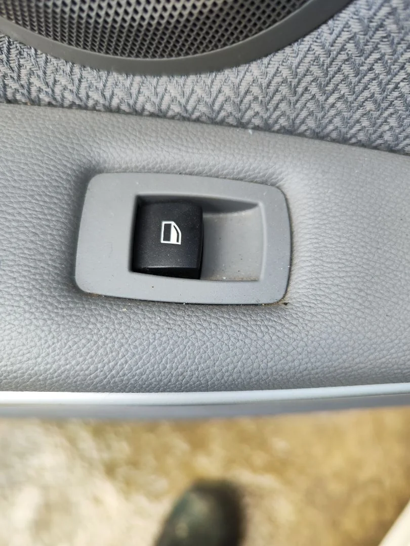 Foto de MANDO ELEVALUNAS DELANTERO IZQUIERDO BMW SERIE 3 BERLINA (E90) 2.0 Turbodiesel CAT (143 CV / 105 KW)
