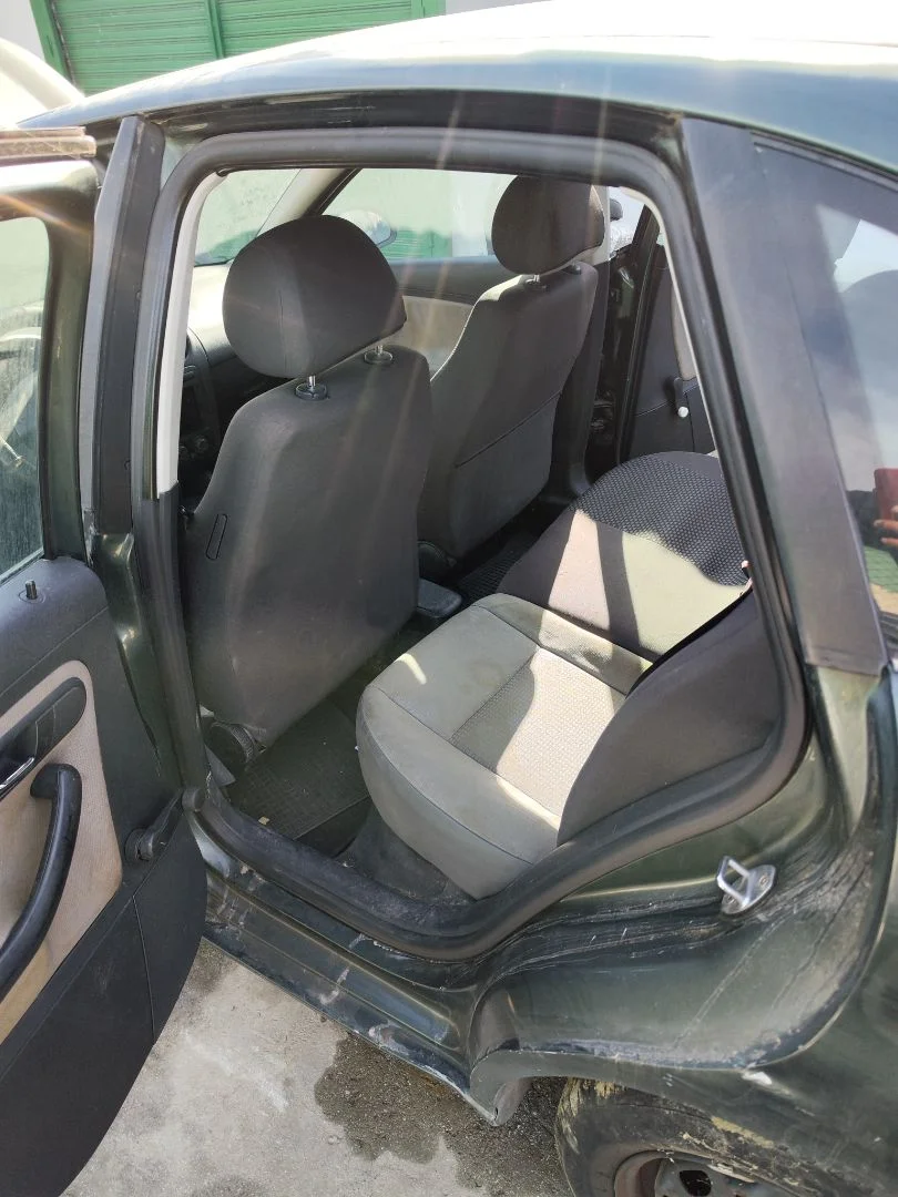 Foto de GOMAS CONTORNO PUERTA SEAT IBIZA (6L1) 1.9 TDI (101 CV / 74 KW)