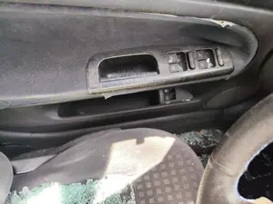 Foto de GUARNECIDO PUERTA DELANTERA IZQUIERDA VOLKSWAGEN PASSAT BERLINA (3B3) 1.9 TDI (131 CV / 96 KW) referencia 3B1867011DDFKZ
