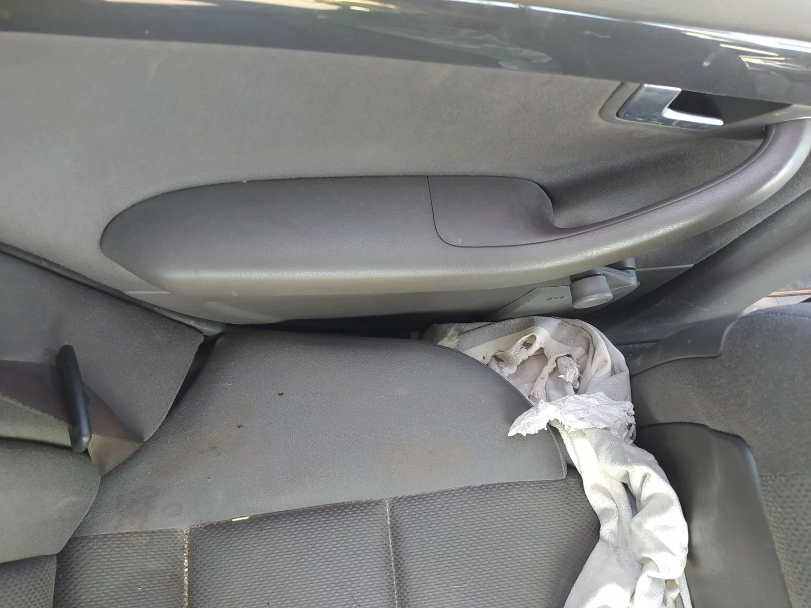 Foto de MANETA INTERIOR DELANTERA IZQUIERDA AUDI A4 AVANT (8E) 1.9 TDI (131 CV / 96 KW) referencia 8E1837019G FKZ