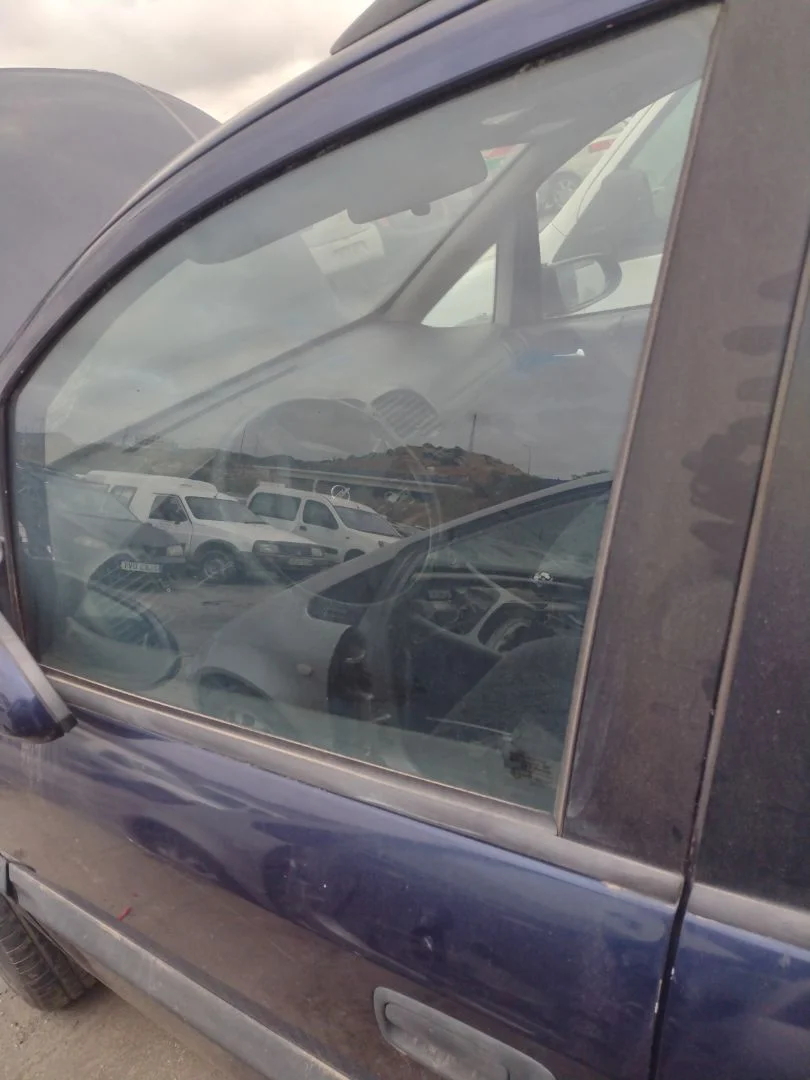 Foto de LUNA DELANTERA IZQUIERDA OPEL ZAFIRA A 2.0 DTI (101 CV / 74 KW) referencia 90579659