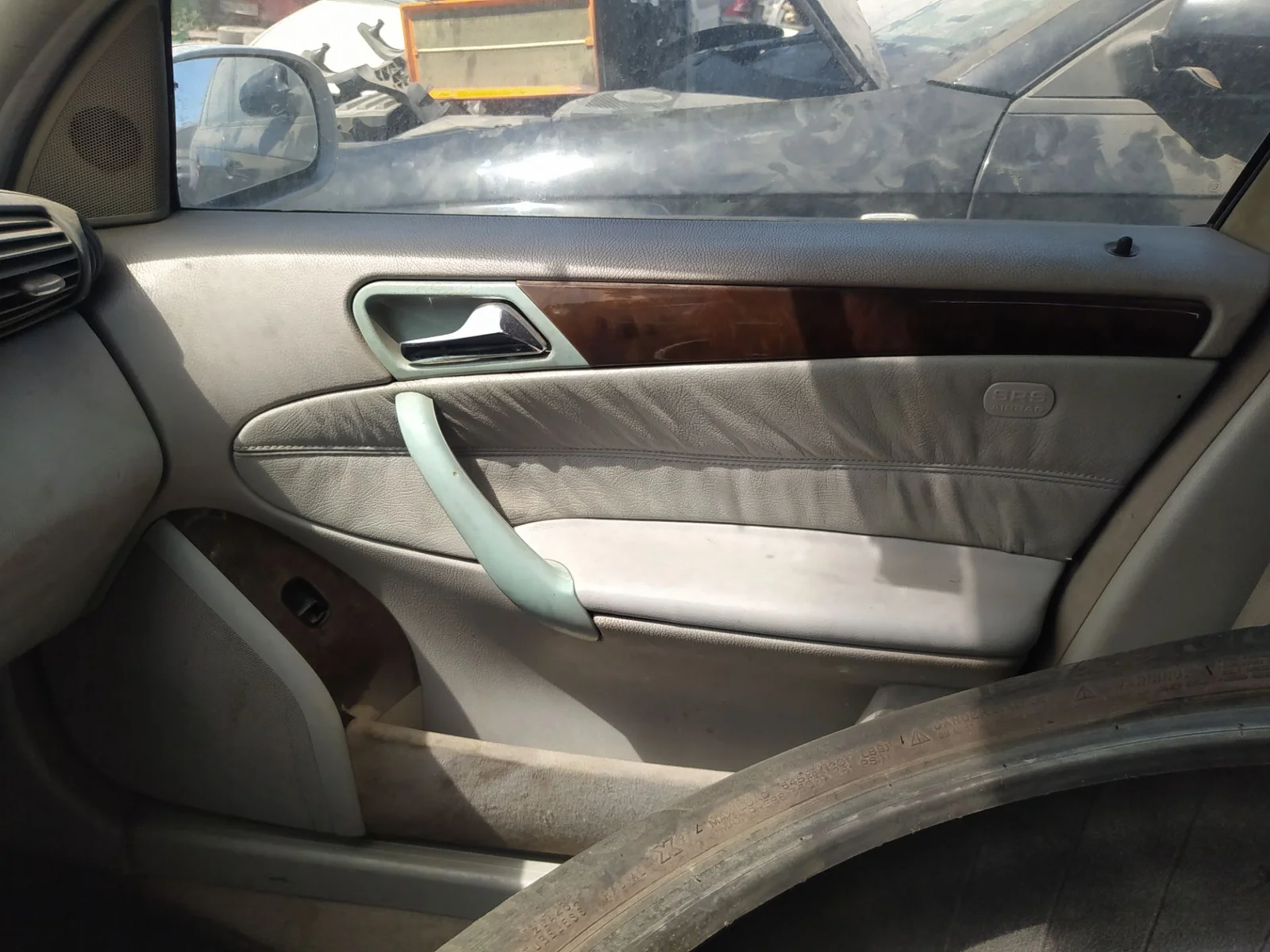 Foto de MANETA INTERIOR DELANTERA DERECHA MERCEDES-BENZ CLASE C (BM 203) BERLINA 2.2 CDI CAT (143 CV / 105 KW) referencia A2037273828 9116