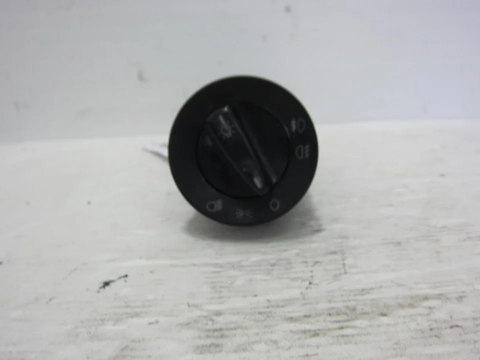 Foto de MANDO LUCES VOLKSWAGEN PASSAT BERLINA (3B3) referencia 1C0941531A