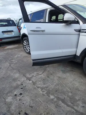 Foto de PUERTA DELANTERA DERECHA LAND ROVER RANGE ROVER EVOQUE 2.0 Td4 CAT (150 CV / 110 KW) referencia LR028552 foto 2