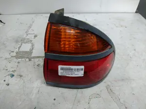 Foto de PILOTO TRASERO DERECHO RENAULT LAGUNA (B56) 1.9 dCi Diesel CAT (107 CV / 79 KW) referencia 7700420123