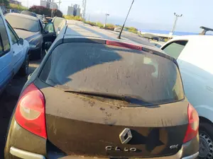 Foto de CERRADURA MALETERO / PORTON RENAULT CLIO III 1.5 dCi Diesel (68 CV / 50 KW) referencia 8200947699