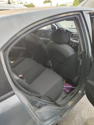Foto de GOMAS CONTORNO PUERTA KIA RIO (JB) 1.5 CRDi (110 CV / 81 KW) referencia 863721G001