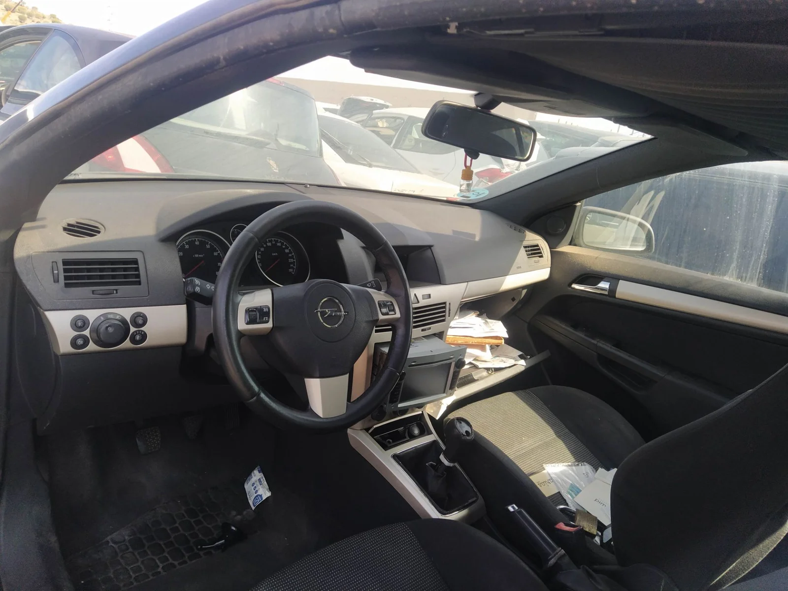Foto de PARASOL IZQUIERDO OPEL ASTRA H TWIN TOP 1.8 16V (140 CV / 103 KW)