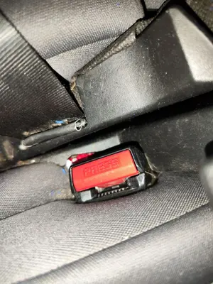 Foto de ENGANCHE CINTURON TRASERO CENTRAL CITROEN C8 2.0 HDi CAT (RHK / DW10UTED4) (120 CV / 88 KW)