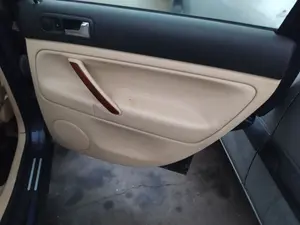 Foto de CERRADURA PUERTA TRASERA DERECHA VOLKSWAGEN PASSAT BERLINA (3B3) 1.9 TDI (131 CV / 96 KW) referencia 3B4839015AL