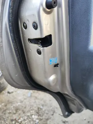 Foto de CERRADURA PUERTA TRASERA IZQUIERDA KIA CARENS (RS) 1.8 16V CAT (126 CV / 93 KW) referencia 0K2FA72310