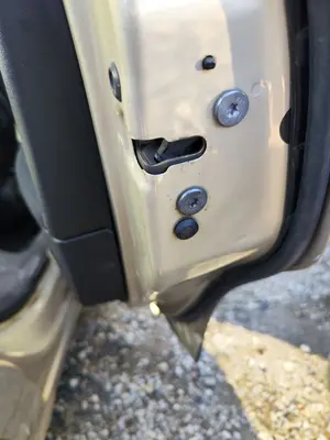 Foto de CERRADURA PUERTA TRASERA DERECHA CITROEN C4 BERLINA 1.6 16V HDi (90 CV / 66 KW) referencia 9137Q2