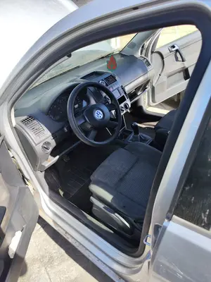 Foto de GOMAS CONTORNO PUERTA VOLKSWAGEN POLO IV (9N1) 1.4 16V (75 CV / 55 KW)