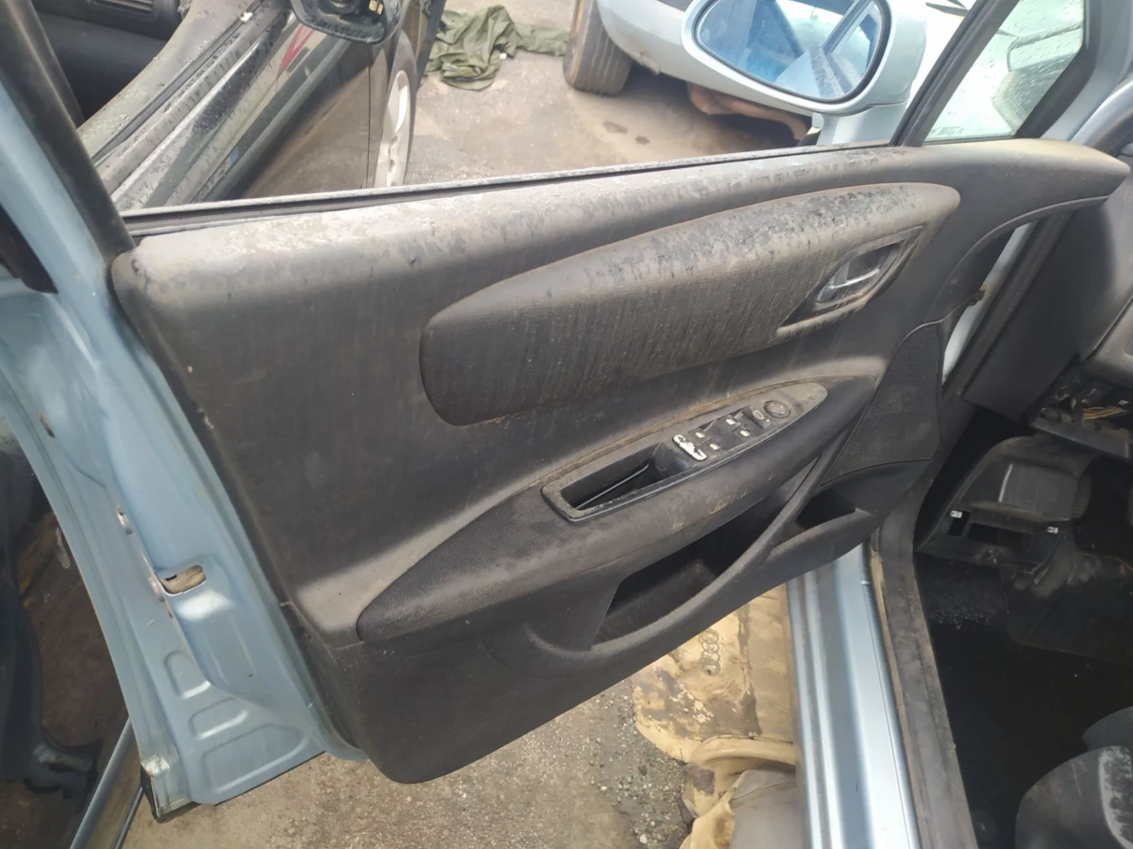 Foto de MANETA INTERIOR DELANTERA IZQUIERDA CITROEN C4 BERLINA 1.6 16V CAT (NFU / TU5JP4) (109 CV / 80 KW) referencia 9143J9