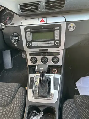 Foto de CONSOLA CENTRAL VOLKSWAGEN PASSAT BERLINA (3C2) 2.0 TDI (140 CV / 103 KW)